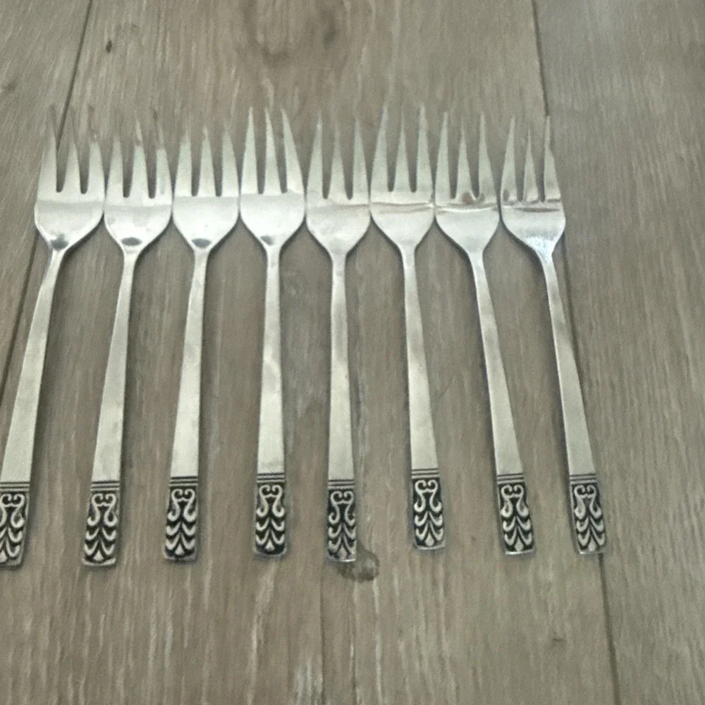 JH Carlyle Cameo stainless flatware lClassic Flatware Fork‎ Set 8 Salad Forks